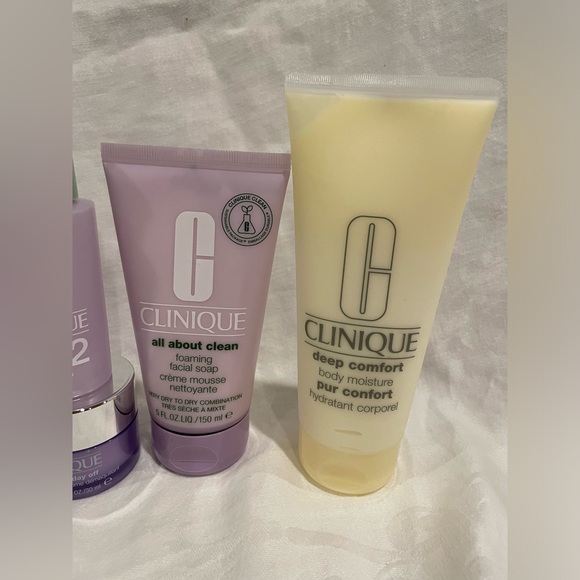 Clinique multi product set - Picture 3 of 13